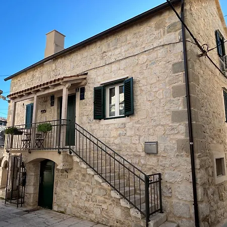 Perfectly Located Cherry Stone House Апартаменты *