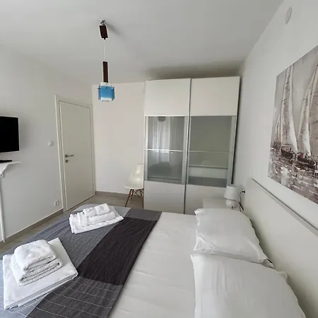 Perfectly Located Cherry Stone House Апартаменты Сплит