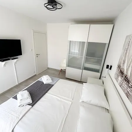 Perfectly Located Cherry Stone House Апартаменты Сплит