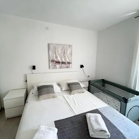 Апартаменты Perfectly Located Cherry Stone House Сплит