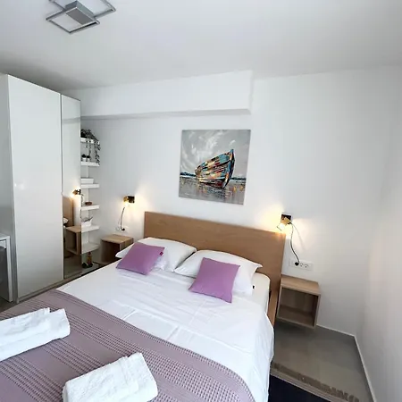 Perfectly Located Cherry Stone House Σπλιτ